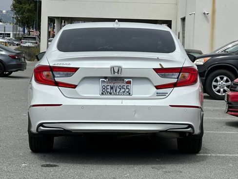 Used 2018 Honda Accord Touring image 4