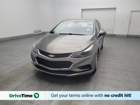 Used 2018 Chevrolet Cruze LT FWD image 1