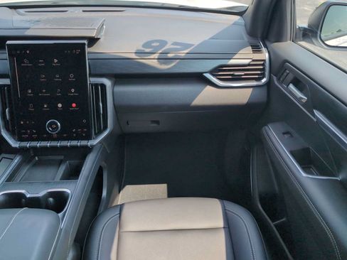 Used 2026 GMC Acadia Elevation w/ Elevation Premium Package FWD image 29