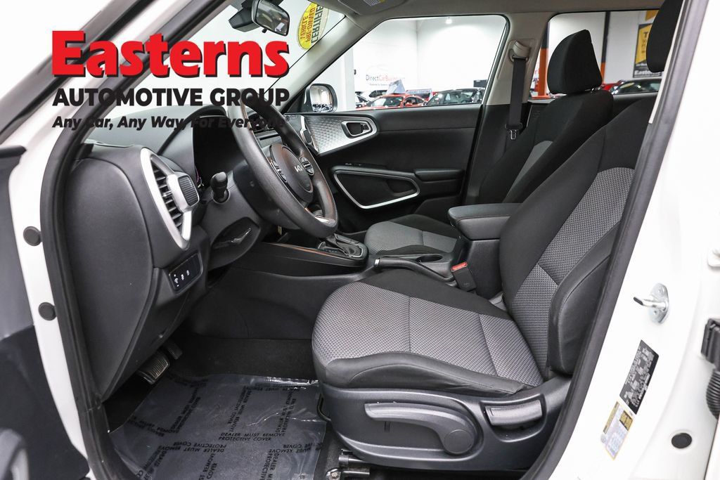 Used 2024 Kia Soul LX w/ Option Group 015 FWD image 14