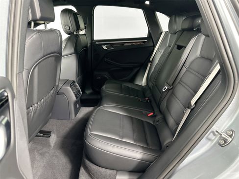 Certified 2025 Porsche Macan image 20