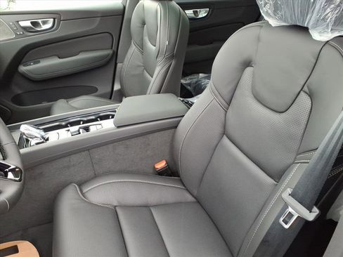 New 2026 Volvo XC60 B5 Ultra w/ Protection Package Premier AWD/4WD image 4