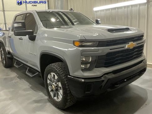 Used 2024 Chevrolet Silverado 2500 Custom w/ Custom Convenience Package AWD/4WD image 1