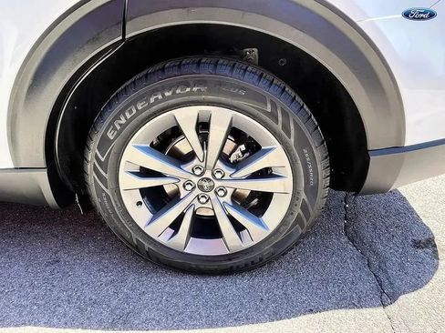 Used 2021 Ford Explorer XLT w/ Equipment Group 202A RWD image 21