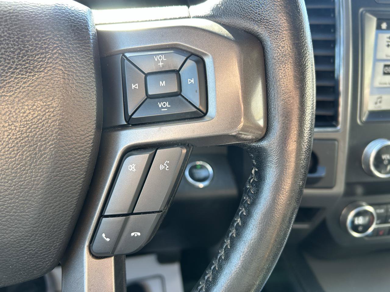 Used 2019 Ford Expedition XLT w/ Equipment Group 202A AWD/4WD image 21