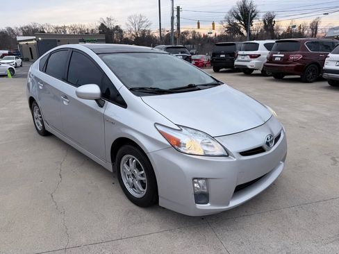 Used 2010 Toyota Prius Three image 2