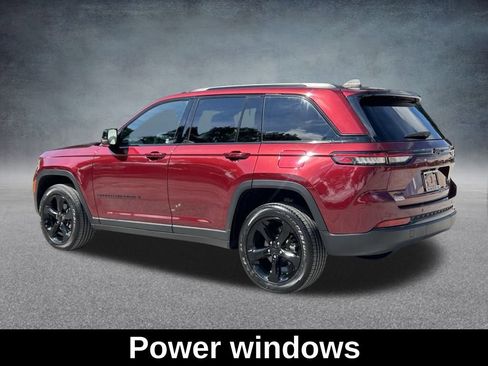 Certified 2024 Jeep Grand Cherokee Altitude image 9