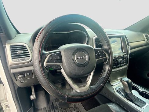Used 2018 Jeep Grand Cherokee Altitude image 12