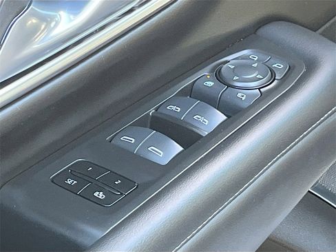 Used 2024 Chevrolet Suburban Z71 w/ Luxury Package image 18