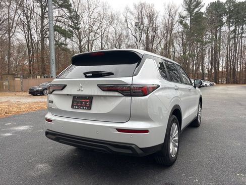 New 2026 Mitsubishi Outlander ES image 5