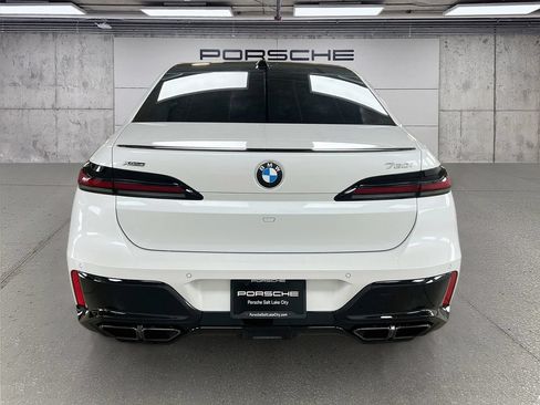 Used 2023 BMW 760i xDrive w/ Executive Package AWD/4WD image 10
