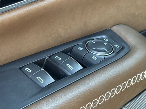 Used 2025 GMC Yukon Denali Ultimate AWD/4WD image 21
