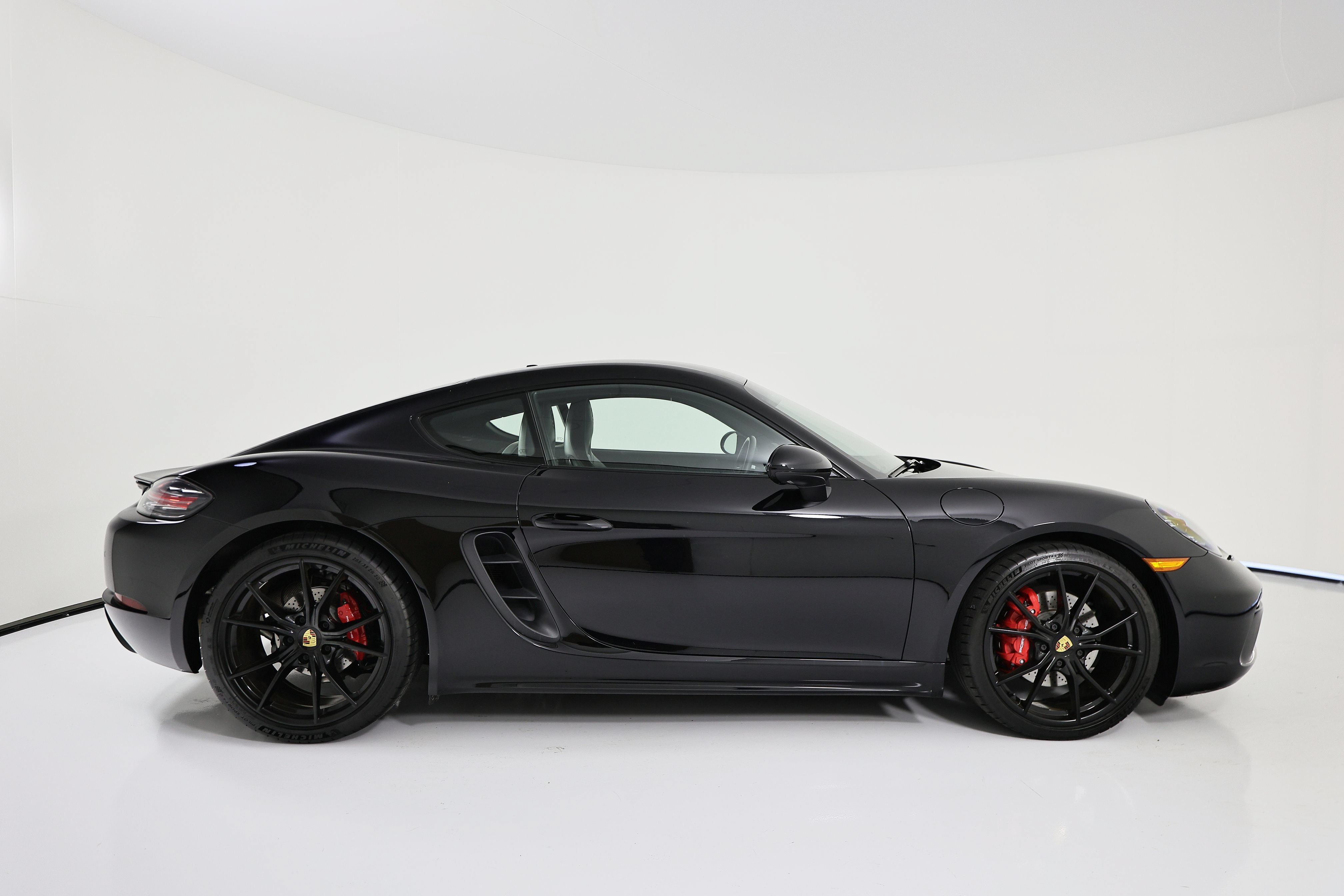 Certified 2024 Porsche 718 Cayman S RWD image 8