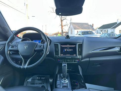 Used 2020 Maserati Levante image 18