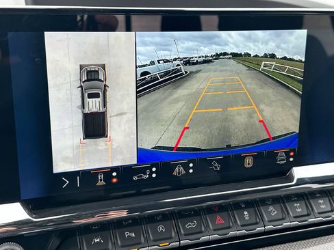 Used 2025 Chevrolet Silverado 1500 ZR2 w/ Technology Package image 17