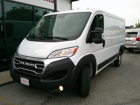 Used 2023 RAM ProMaster 2500 w/ Driver Convenience Group FWD image 2