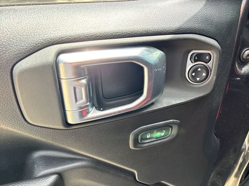 Used 2022 Jeep Gladiator Sport AWD/4WD image 16