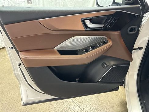 Used 2023 Acura MDX SH-AWD w/ Technology Package image 24