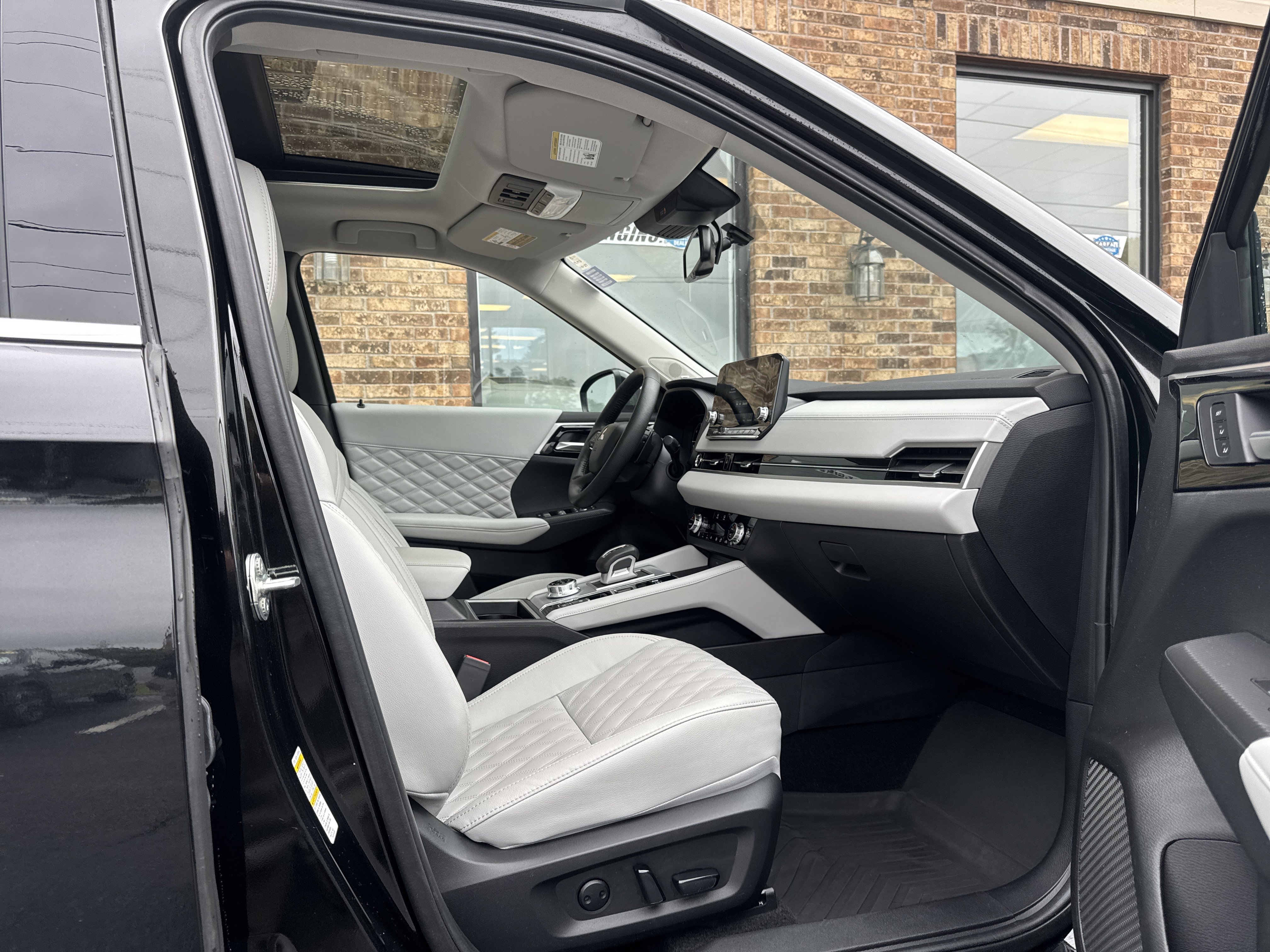 Used 2024 Mitsubishi Outlander SEL AWD/4WD image 15