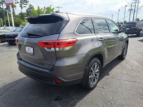 Used 2017 Toyota Highlander XLE w/ Protection Package #3 AWD/4WD image 7
