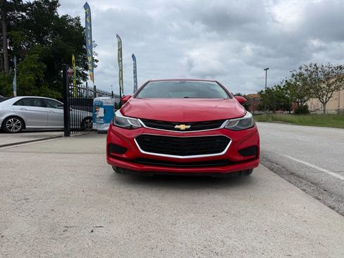 Used 2017 Chevrolet Cruze LT FWD image 3