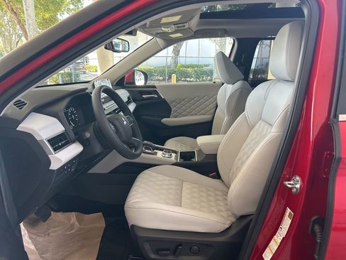 New 2025 Mitsubishi Outlander SEL image 5