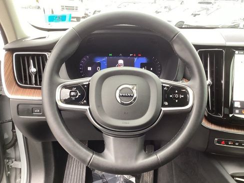 Used 2024 Volvo XC60 B5 Plus image 17