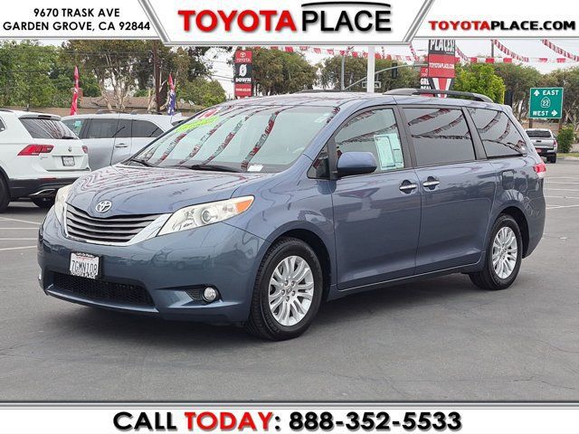 Used 2014 Toyota Sienna XLE FWD image 1