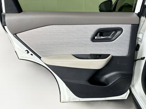 Used 2023 Nissan Rogue SV image 25