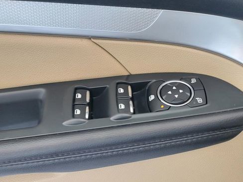 Used 2017 Ford Explorer XLT w/ Equipment Group 202A AWD/4WD image 29