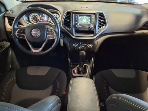 Used 2017 Jeep Cherokee Sport FWD image 15