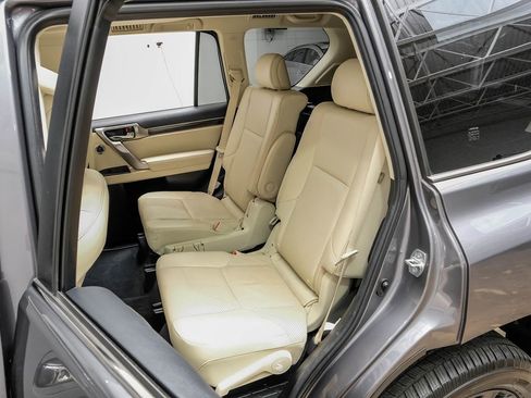 Used 2022 Lexus GX 460 Luxury w/ Sport Design Package image 35