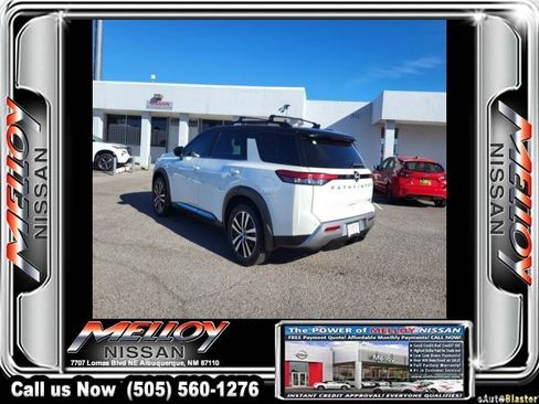 Used 2023 Nissan Pathfinder Platinum image 3
