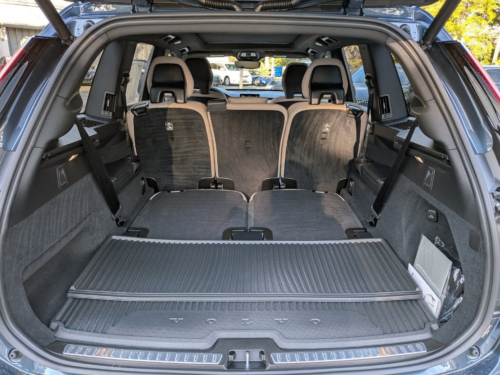 New 2026 Volvo XC90 T8 Plus w/ Protection Package Premier AWD/4WD image 12