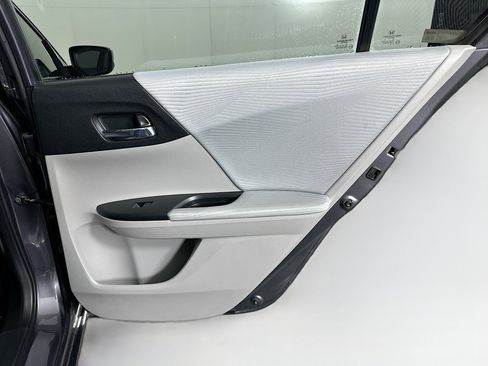 Used 2017 Honda Accord LX image 27