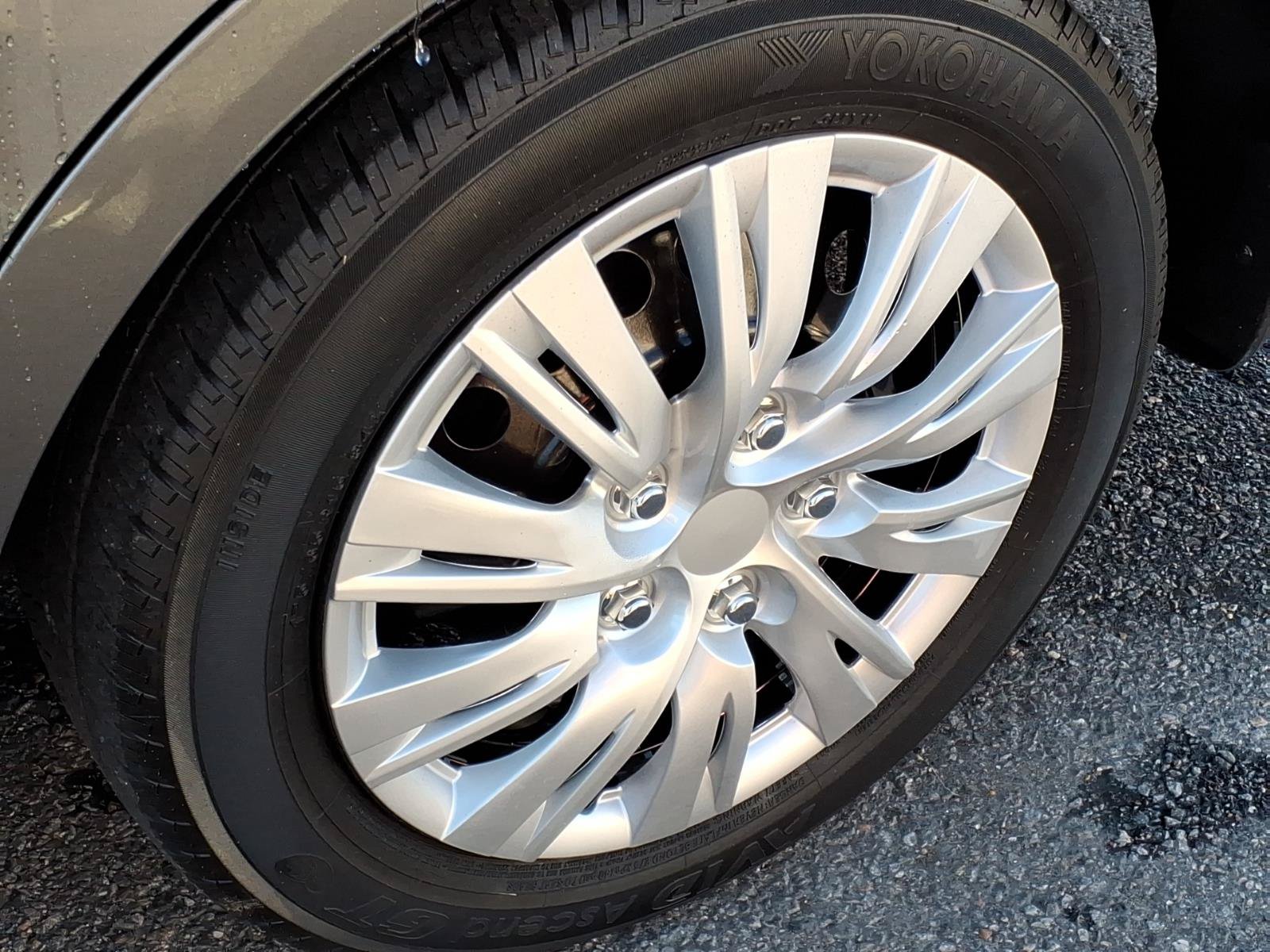 Used 2016 Nissan Versa SV FWD image 9