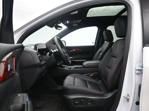 Used 2024 Chevrolet Traverse RS AWD/4WD image 23