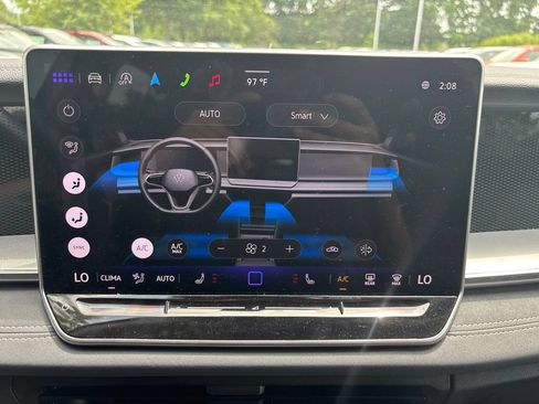 Used 2025 Volkswagen Tiguan SE FWD image 14