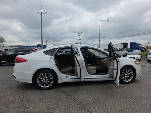 Used 2017 Ford Fusion SE FWD image 26