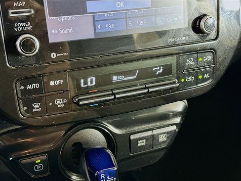 Used 2022 Toyota Prius LE image 23