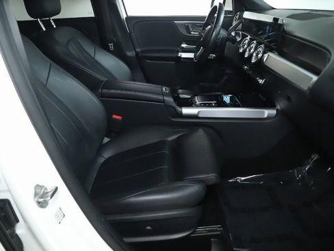 Used 2022 Mercedes-Benz GLB 250 4MATIC image 36