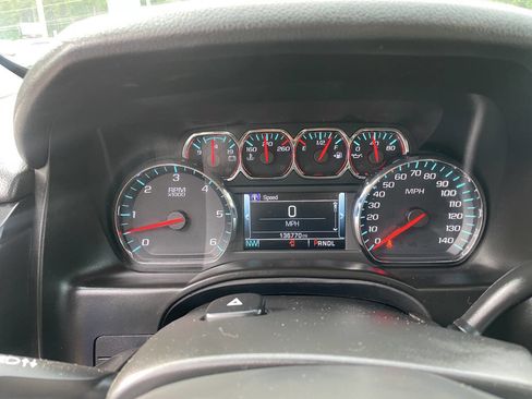 Used 2019 Chevrolet Suburban LT image 20