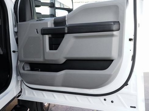 Used 2017 Ford F550 2WD Regular Cab Super Duty image 40