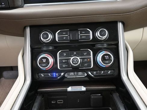 Used 2021 GMC Yukon XL Denali w/ Denali Ultimate Package AWD/4WD image 30