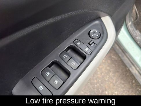 Certified 2025 Hyundai Venue SEL image 14