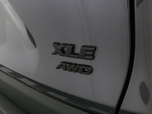 Used 2022 Toyota RAV4 XLE w/ XLE Grade Weather Package AWD/4WD image 11
