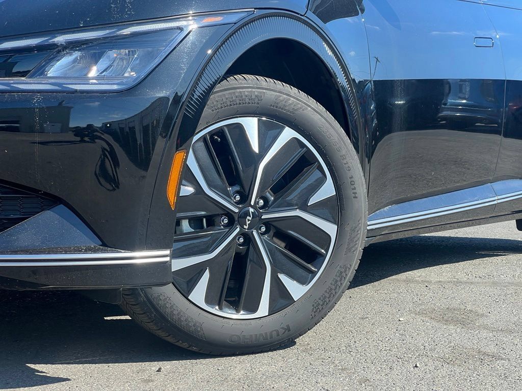 Used 2024 Kia EV6 Wind RWD image 2