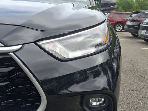 Used 2021 Toyota Highlander XLE AWD/4WD image 9