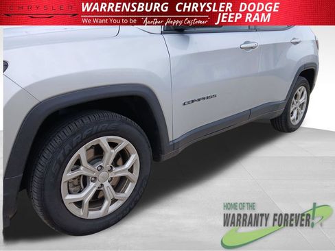 Used 2024 Jeep Compass Latitude AWD/4WD image 35