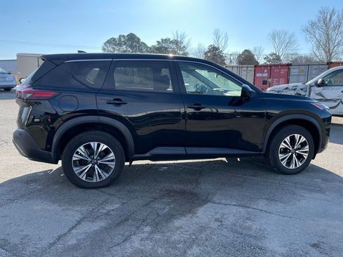 Used 2023 Nissan Rogue SV image 9